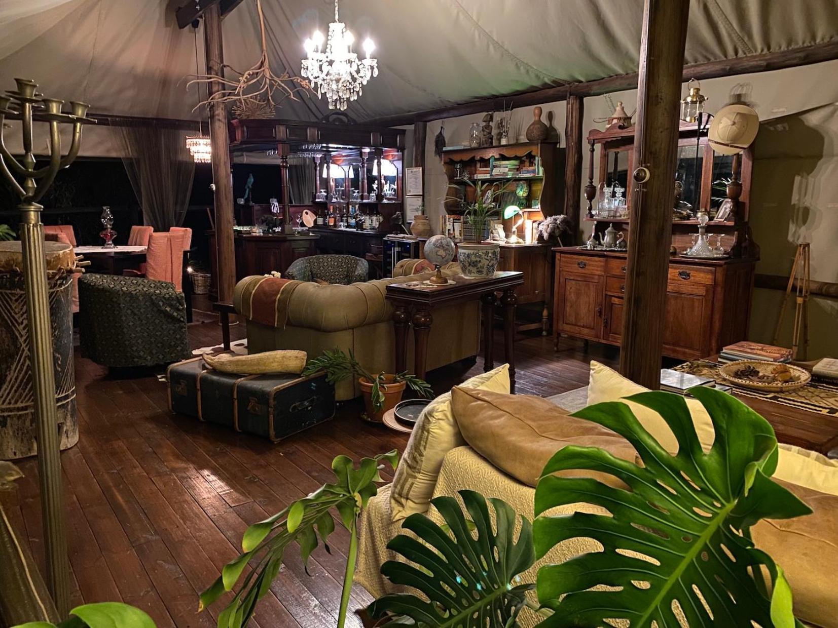 Out In Africa Wildlife Lodge Хаманскраал Екстериор снимка