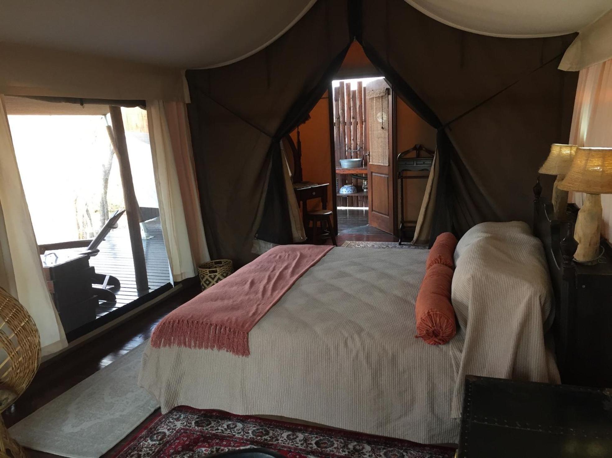 Out In Africa Wildlife Lodge Хаманскраал Екстериор снимка